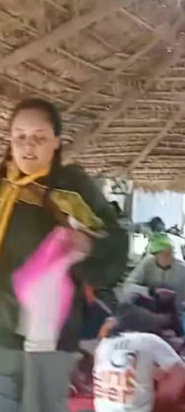 Entrega de roupas e mantimentos às famílias anfitriãs.